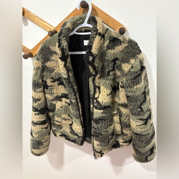 Bella Dahl Puffy Teddy Jacket - Camo - Picture 7 of 11